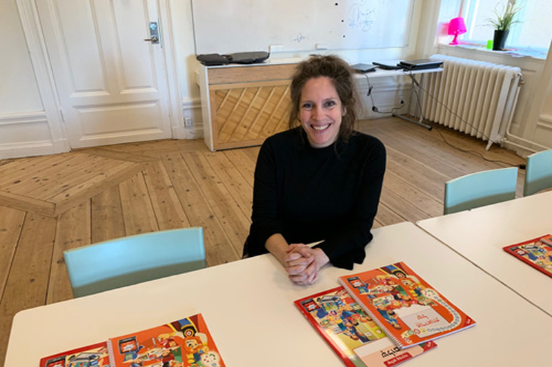 - Aaron Isaacs skola &auml;r en av de f&aring; &aring;terkommande verksamheter som &auml;r &ouml;ppna f&ouml;r alla och kan fungera som intr&auml;desbiljetten till ett judiskt liv f&ouml;r de som inte har n&aring;got annan v&auml;g in, s&auml;ger Szilvi Somlai, utbildningsansvarig. Foto: John Gradowski